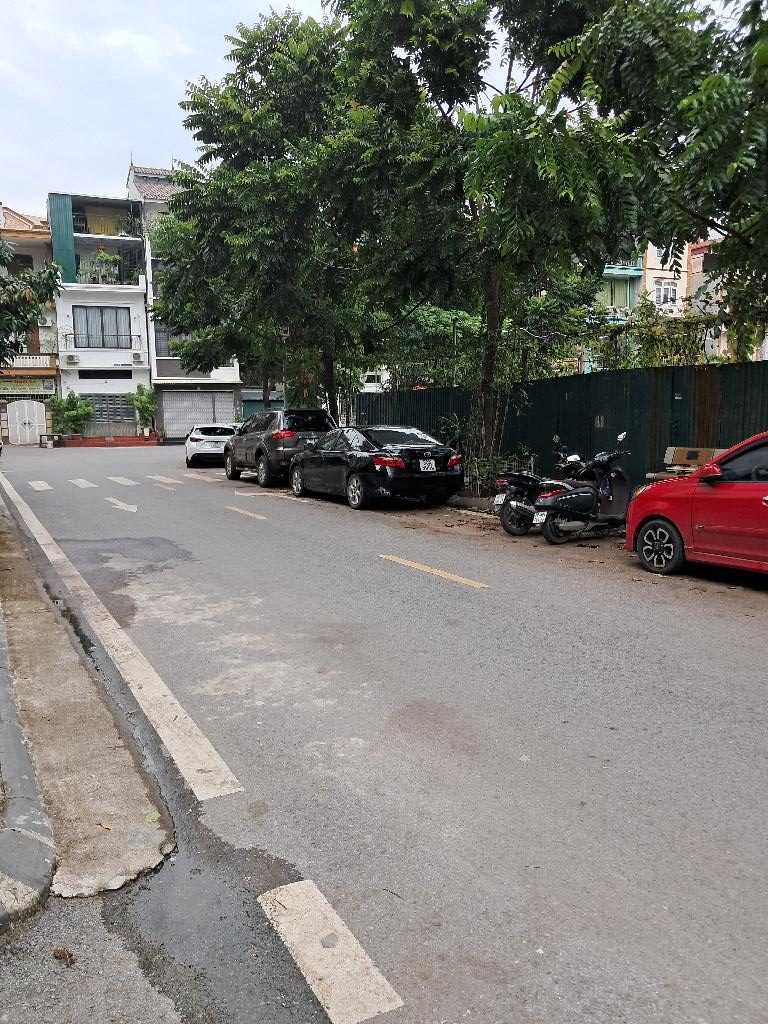 Bán nhà C4 ngõ 268 Ngọc Thuỵ, 71m x 4,1m cách 1 nhà ra oto tránh, hơn 8 tỷ có TL. LH 0936123469