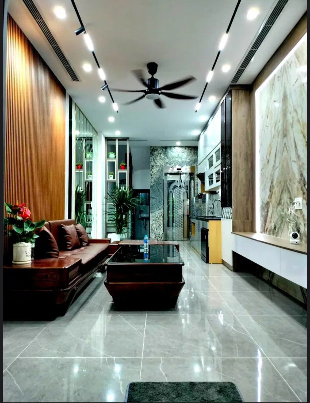 NHÀ DÂN XÂY DỰNG MỚI KOONG ,THOÁNG TRƯỚC ,SAUÔ TÔ ĐỖ CỬA ,KINH DOANH ĐỈNH .HỘ KHẨU NGUYỄN SƠN