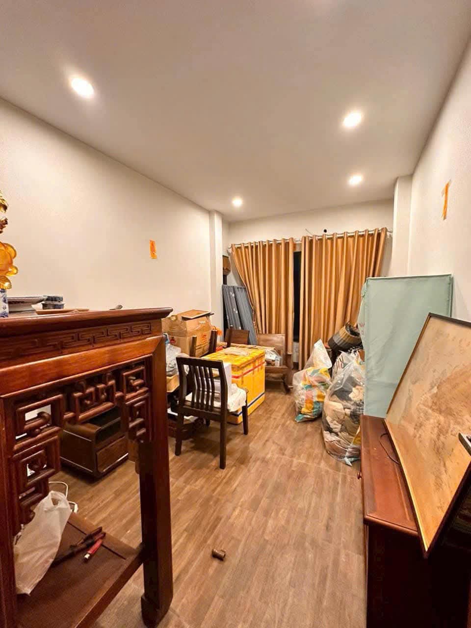 Siêu hiếm tây hồ lạc long quân 40m x5 t mt 3 m giá bán 8,45tỷ