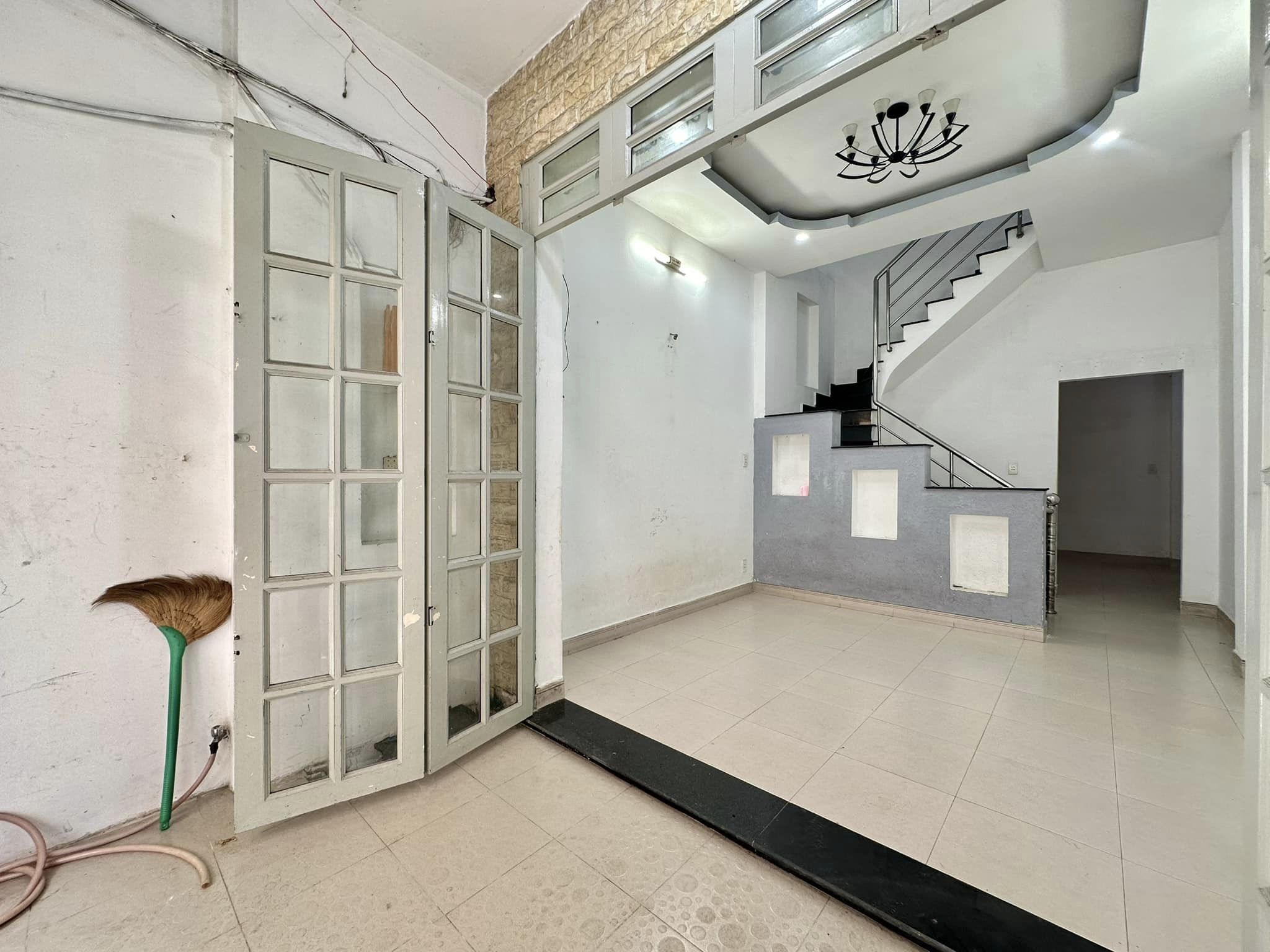 Nhà Đẹp Ngọc Lâm Long Biên, 30m², 3PN, 5 tầng, Giá Tốt!"