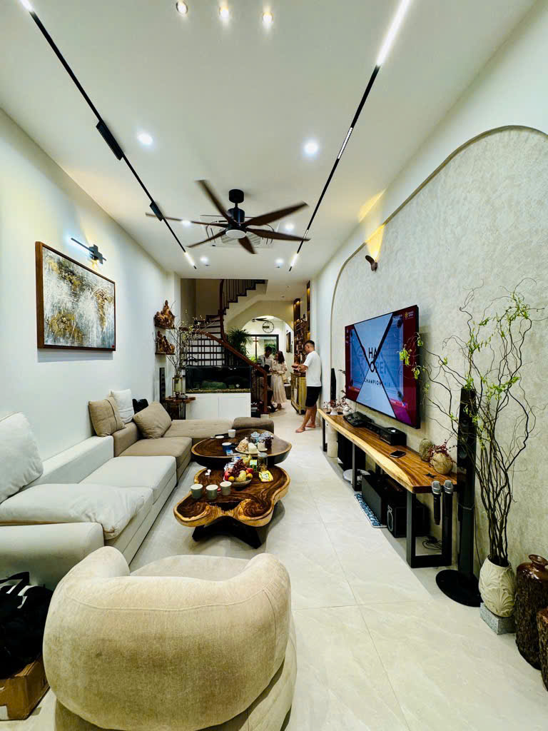 BÁN NHÀ SIÊU ĐẸP TẠI BỒ ĐỀ - LONG BIÊN - Diện tích: 57m²•4 tầng hiện đại. • Giá bán: Hơn 9 tỷ (có thương lượng)