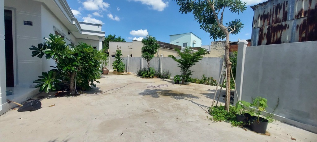 Bán nhà hẻm 360 sát chợ Bà Chồi, Nguyễn Văn Tạo, Long Thới Nhà Bè, 301m2 ngang 13m nhà cấp 4 nở hậu chỉ 4.8 tỷ
