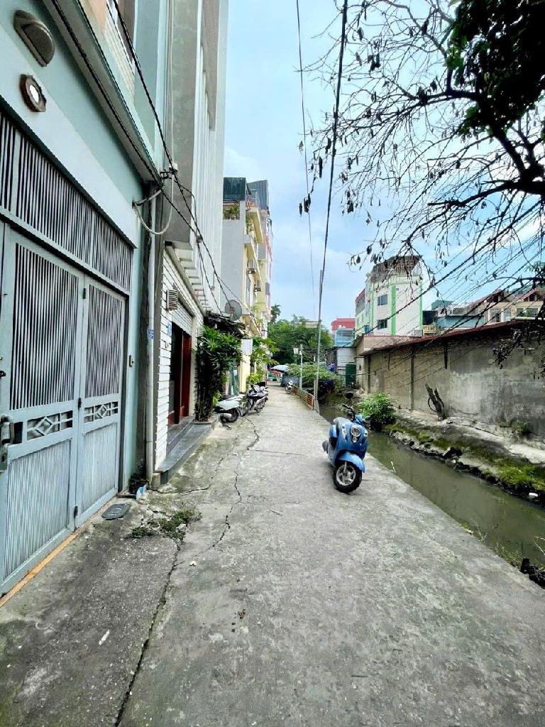 LÔ GÓC 3 MẶT THOÁNG - Ô TÔ ĐỖ TẬN CỬA - CÁCH PHỐ 10M - FULL NỘI THẤT - TIỆN ÍCH BAO QUANH