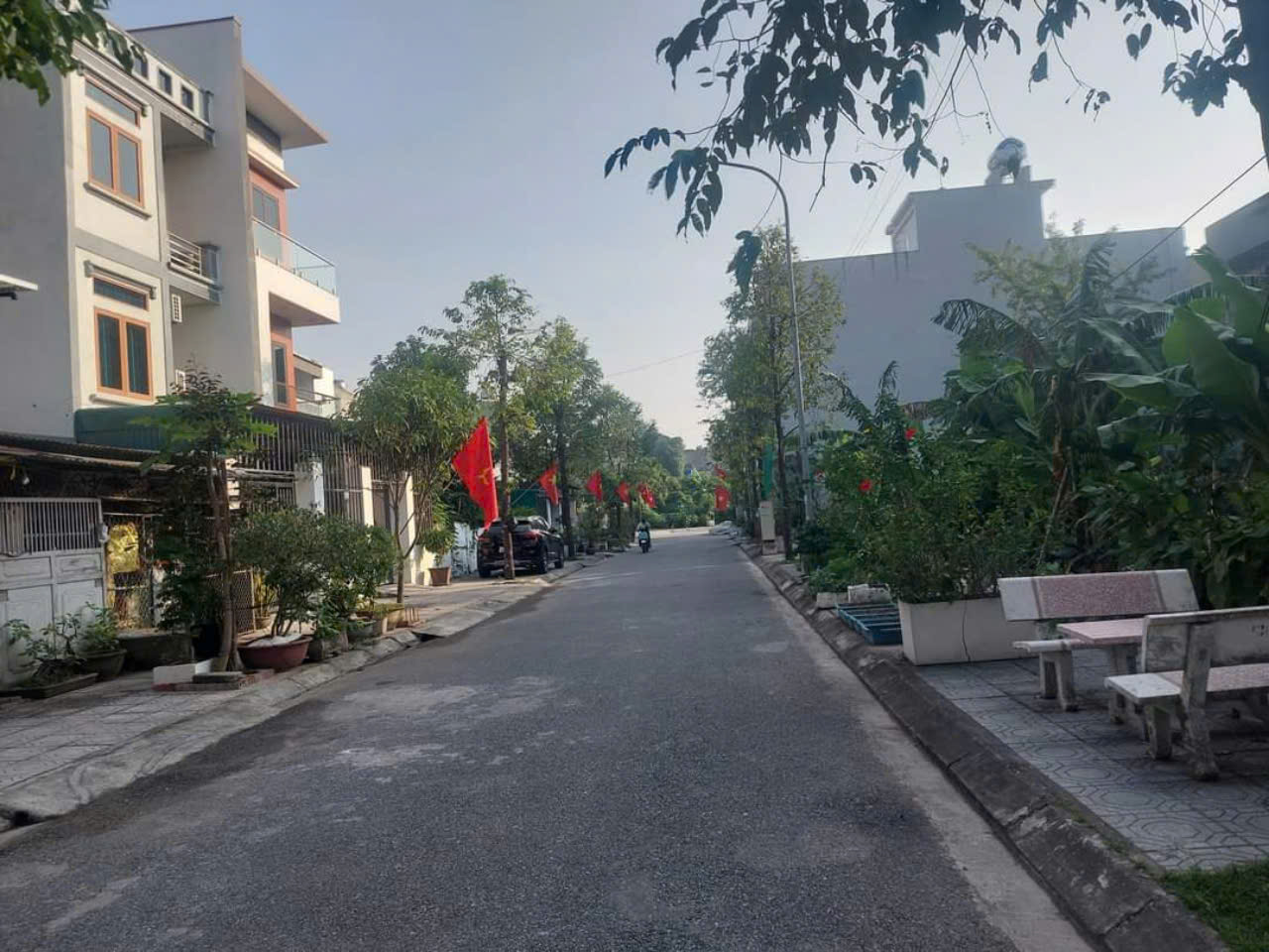 BÁN GẤP ĐẤT VÀNG KĐT 379 TIỀM NĂNG SINH LỜI CAO - TIỆN ÍCH KĐT CAO CẤP , DT=90m2,MT=5M, GIÁ CHỈ NHỈNH 4 TỶ