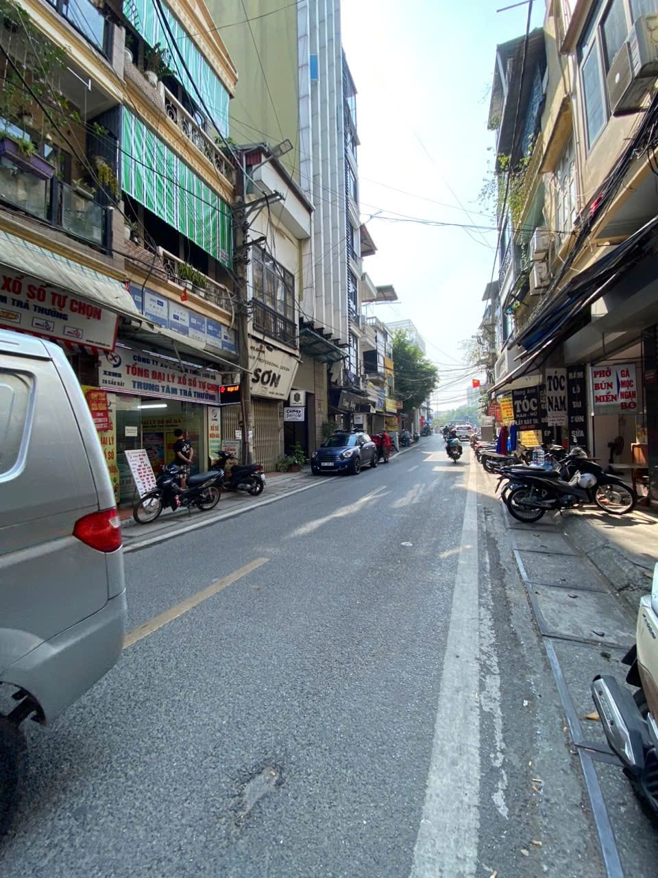 Địa điểm lý tưởng cho các dịch vụ làm đẹp - Nhà cho thuê 2 tầng, 33m2 chỉ cách Nhà Hát Lớn vài phút