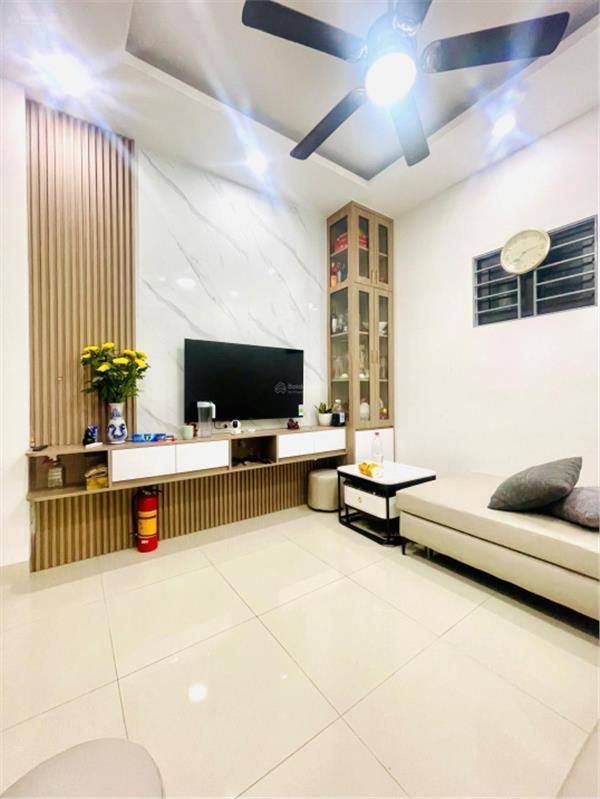 NHÀ MỚI VÀO Ở NGAY, XH ĐẬU SÁT NHÀ, HẺM TRƯỚC NHÀ XH CHẠY THÔNG. DT: 3.1 x 6.5 chỉ 2.8Tỷ TL