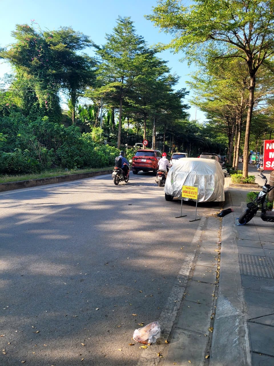 Bán nhà mặt phố đường Bưởi vỉa hè đá bóng –kinh doanh đa ngành 95m 22.8tỷ