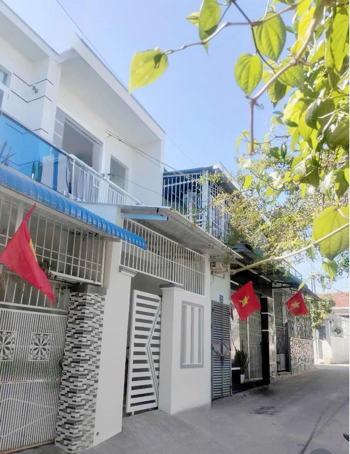 NHÀ MỚI 2 TẦNG THIẾT KẾ HIỆN TẠI MẶT TIỀN ĐƯỜNG HOÀ TRUNG VĨNH HOÀ - NHA TRANG GIÁ : 2TY250