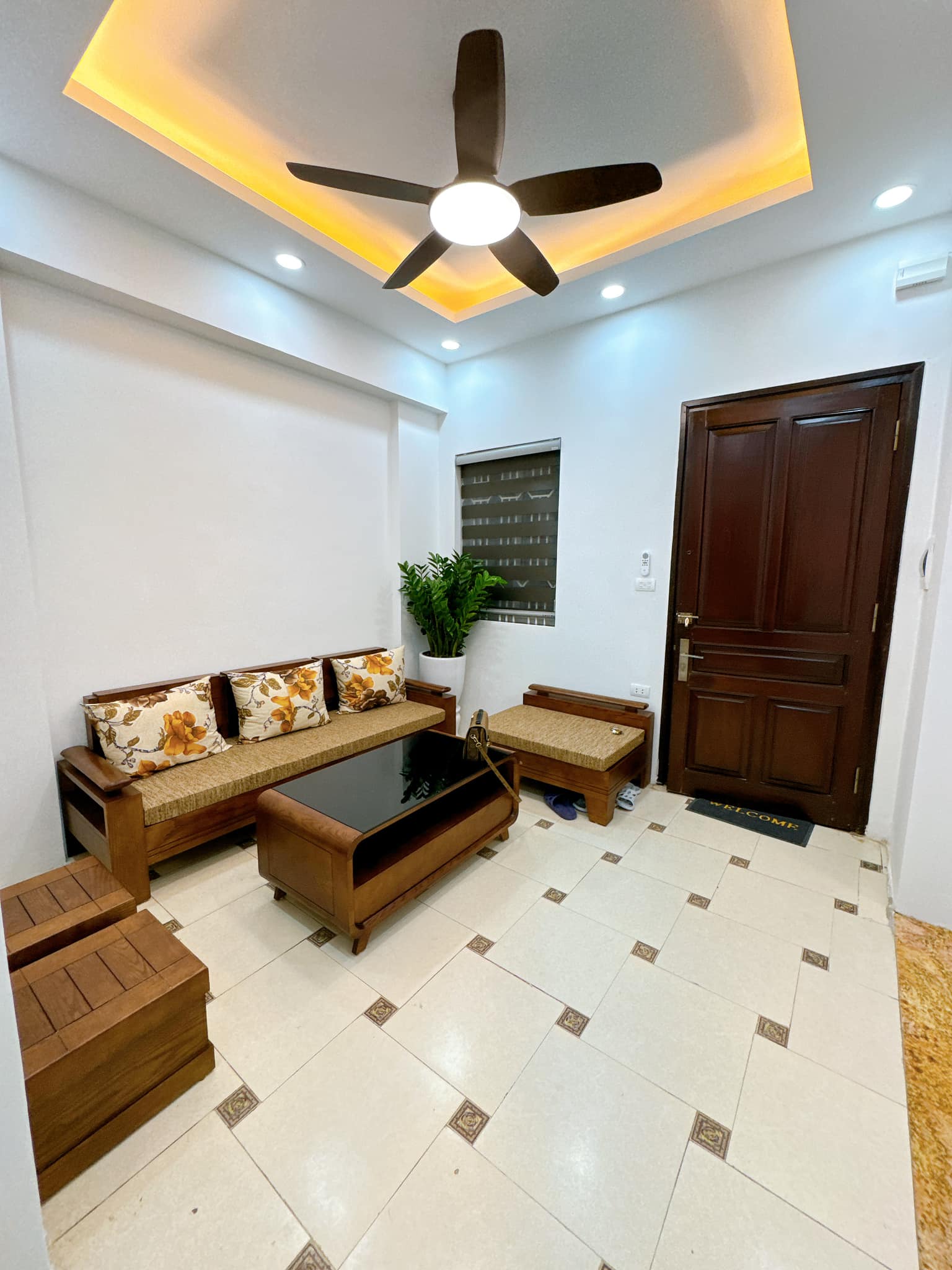 Bán Nhà VIP Tập Thể Đại Học Luật ,Đống Đa 70 M2 T2 MT 5 M, Chỉ 4.2 Tỷ Mặt Ngõ Thẳng Tắp gần sát ngay phố xem là ưng