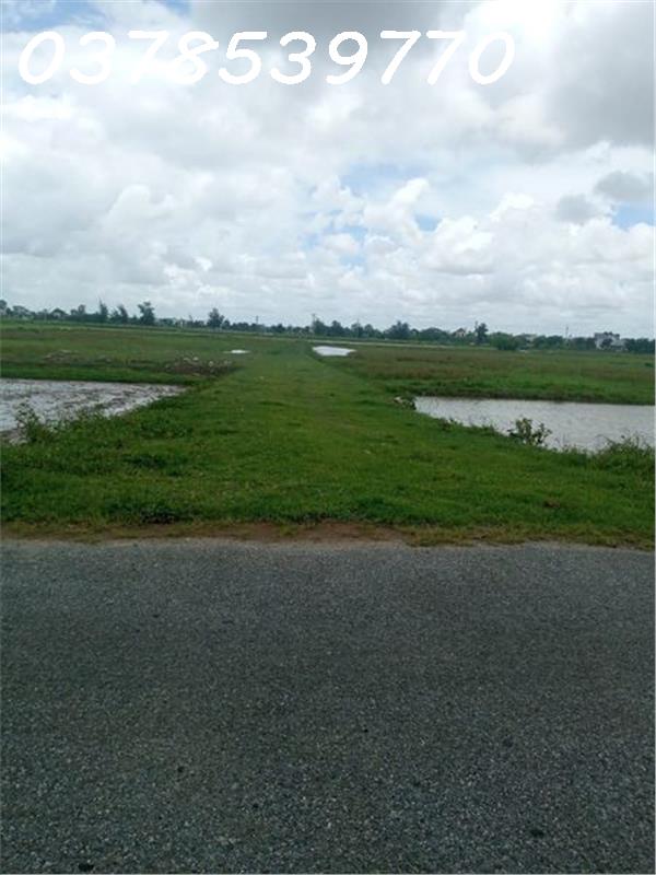 7000m2