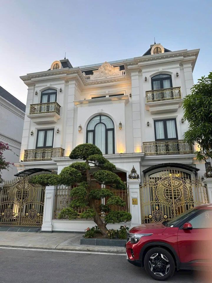 SIÊU PHẨM BIỆT THỰ 300m2 ĐƠN LẬP 100% View Hồ Bán đảo 3 Hùng Thắng - Phường Bãi cháy - Hạ Long