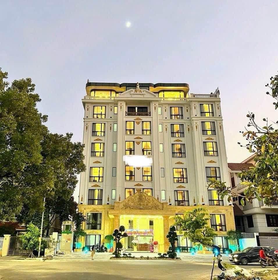 Gia đình cần bán Khách Sạn 8 tầng View Biển 45 Phòng KD, Gần Bãi Tắm Cột 8, Hồng Hà, Tp. Hạ Long