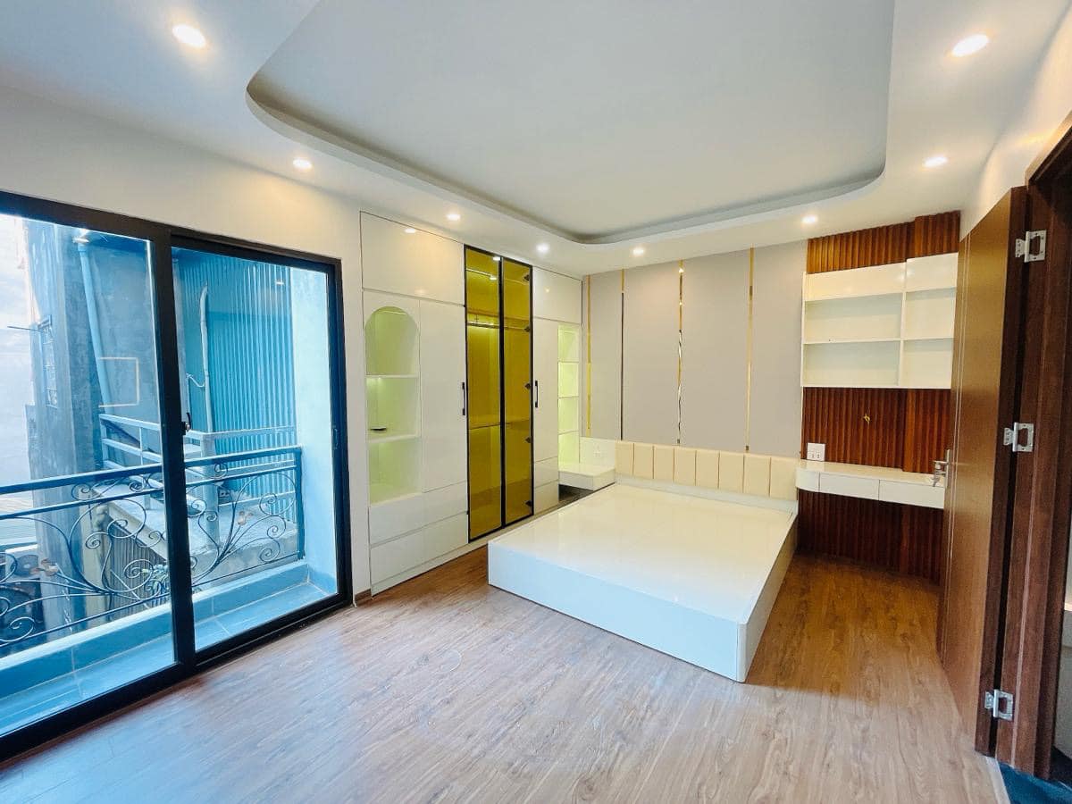 ✳️Nhỉnh 5 tỷ Bán Nhà Dương Văn Bé 34M2 5T MT 5M, Chỉ 5.6 Tỷ Mặt Ngõ Kinh doanh 3 bước ra ngay phố Thoáng Vĩnh Viễn✳️