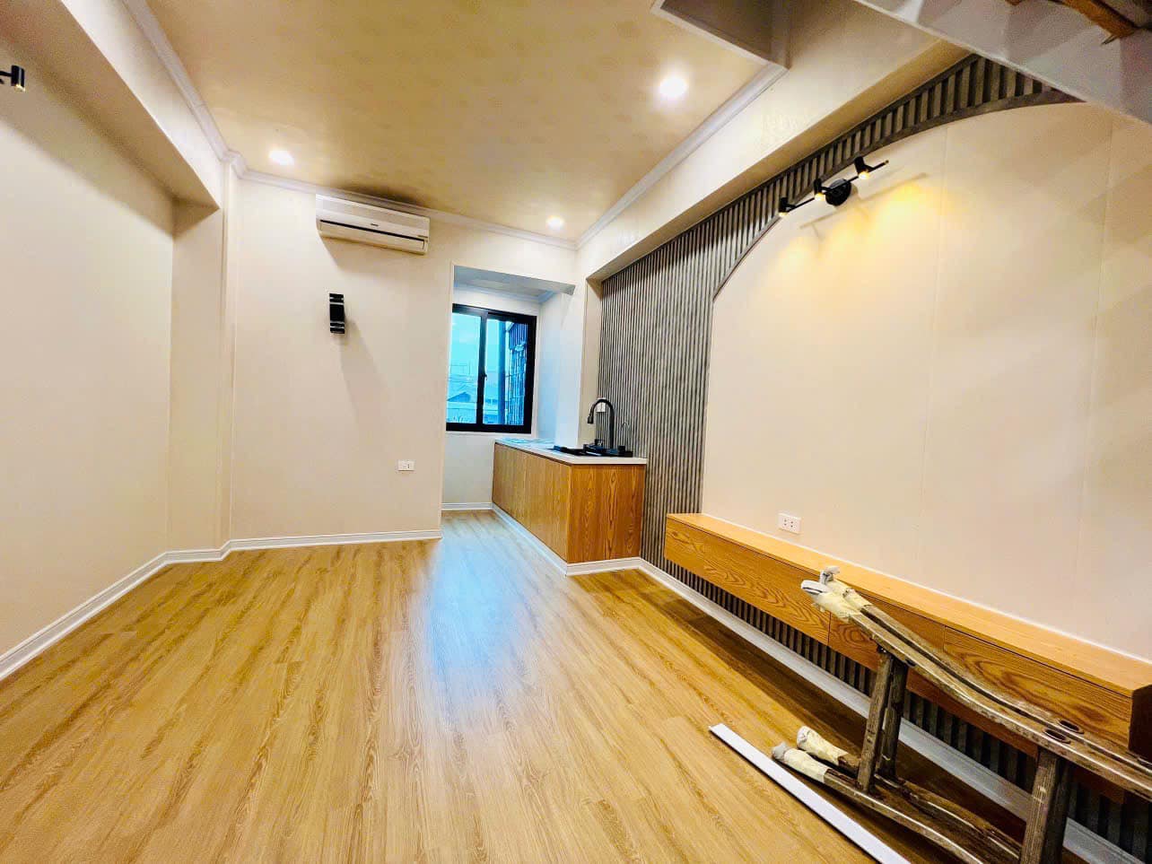 Bán Nhà VIP Tập Thể Vĩnh Hồ ,Đống Đa 60 M2 T2 MT 5 M, Chỉ 2.7 Tỷ Mặt Ngõ Thẳng Tắp gần sát ngay phố xem là ưng