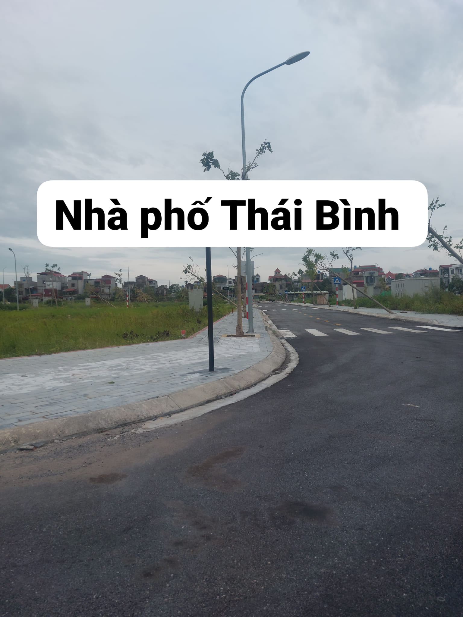 BÁN GẤP NHÀ 4 TẦNG MẶT TIỀN RỘNG - vị trí kinh doanh ĐẮC ĐỊA NHẤT THỊ TRẤN ĐÔNG HƯNG