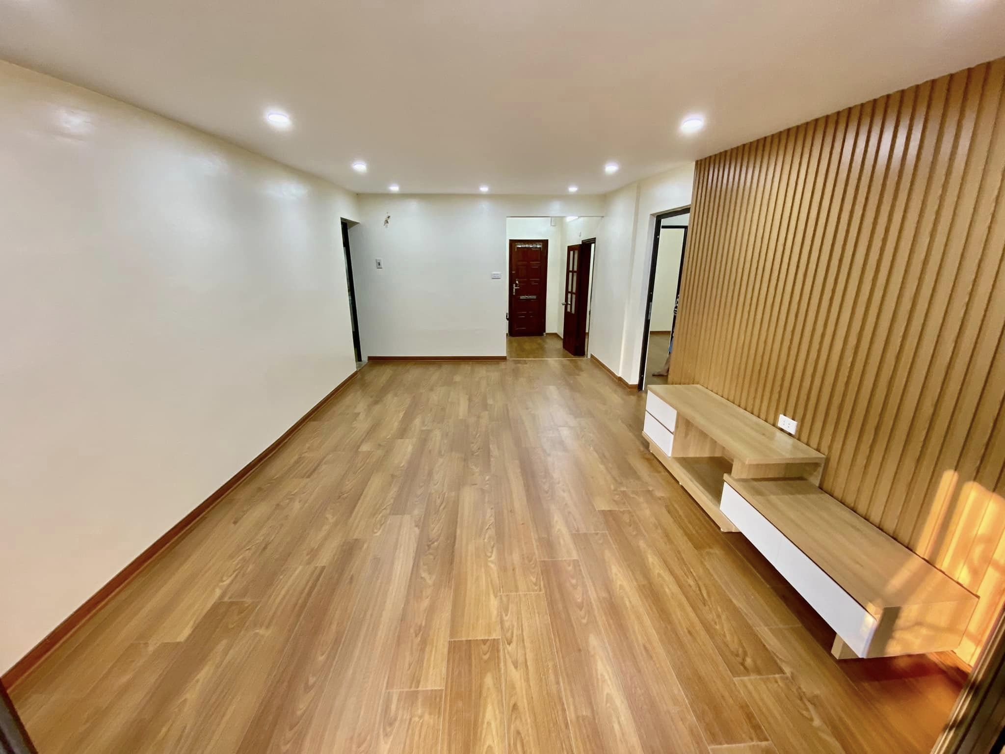 Tầng 2 TT Nghĩa Tân 80m 3PN, Mới đẹp ở luôn, chỉ 3.65 Tỷ