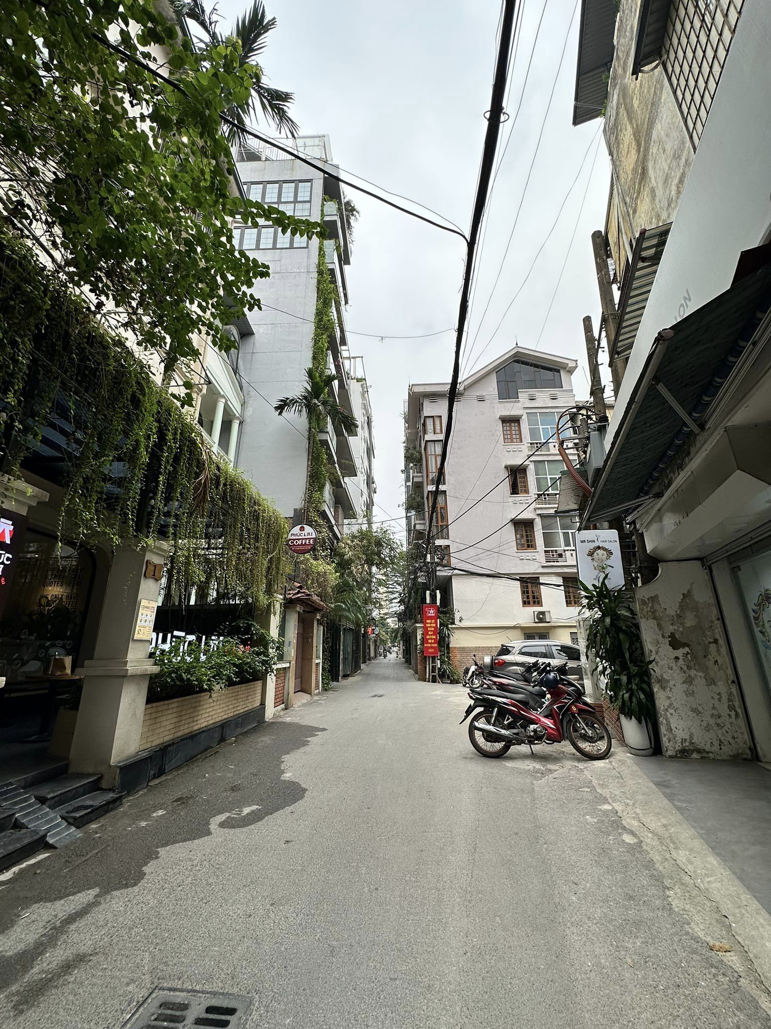 Bán nhà phố Nguyễn Chí Thanh, ngõ ô tô nông, gần phố, DT 119m2, MT 10m, Giá 55 tỷ.