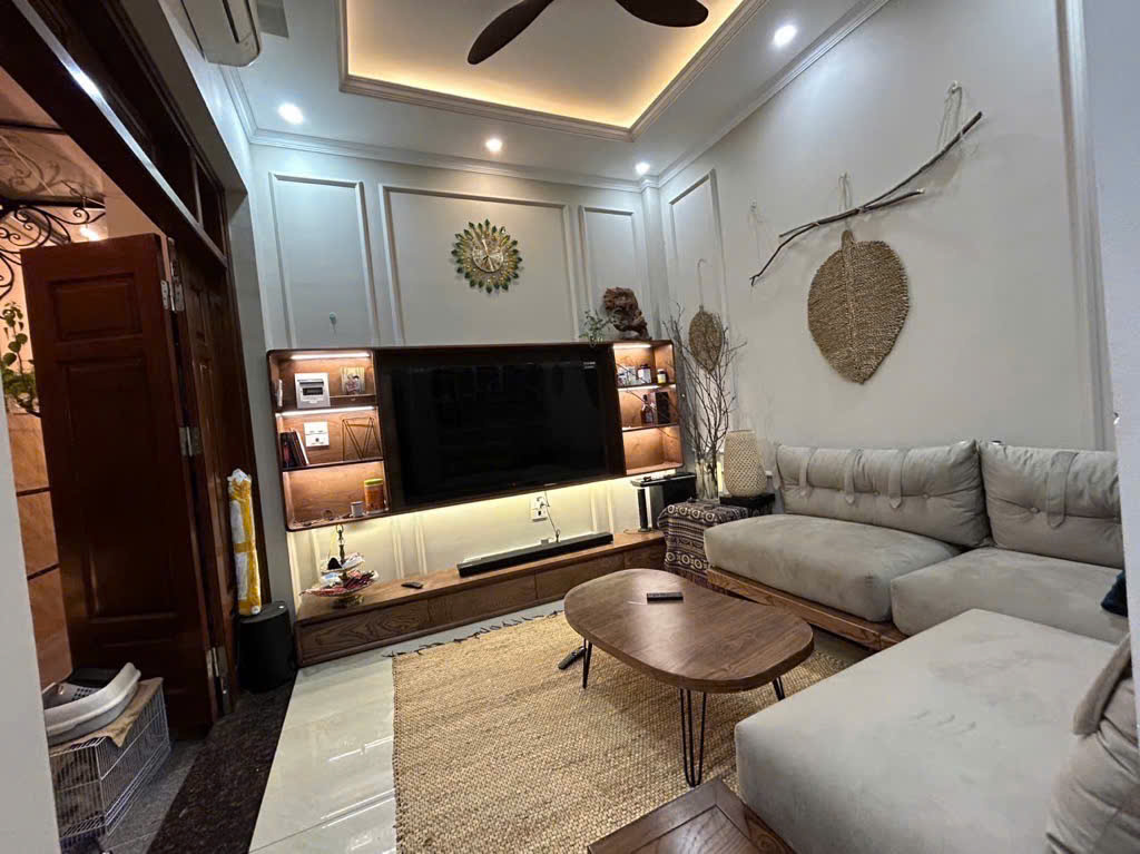 SIÊU HOT BÁN NHÀ ĐẸP BỒ ĐỀ - LONG BIÊN - 5 TẦNG - DIẸN TÍCH 40m - GIÁ 6.2 TỶ