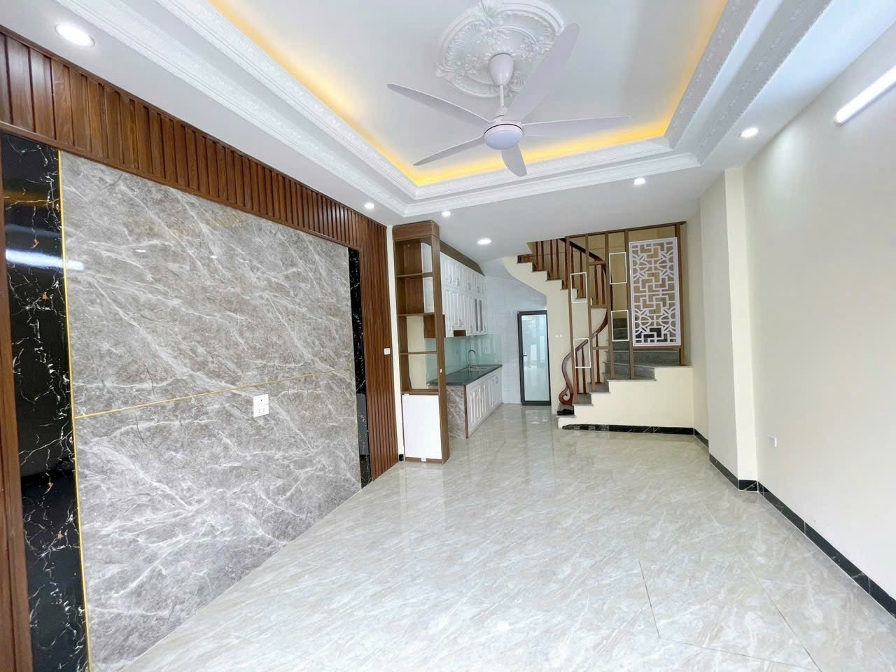 CHÍNH CHỦ CẦN BÁN NHÀ PHỐ ĐƯỜNG ĐÊ MỚI THÔN PHƯỢNG NGHĨA XÃ PHỤNG CHÂU QUẬN CHƯƠNG MỸ HÀ NỘI 42 m2 x 5 TẦNG MT RỘNG NHÀ