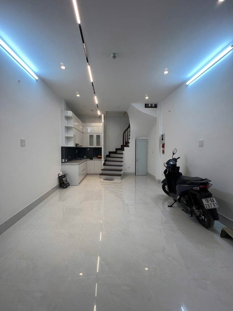 Bán nhà Cầu Giấy, Cầu Giấy. 35mx5; MT 4.4; Giá 8.2 tỷ NGÕ Ô TÔ, CÁCH PHỐ 70M, NHÀ MỚI KOONG