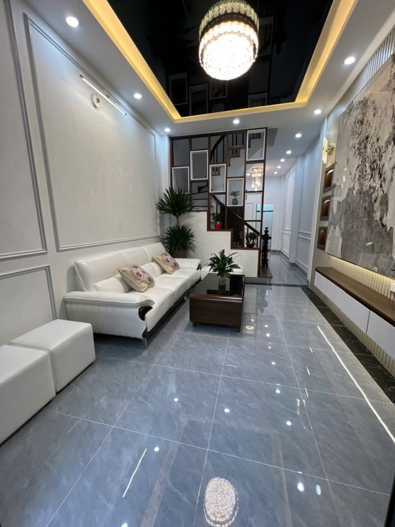 Bán nhà Hoàng Quốc Việt, Cầu Giấy. 40mx5; MT 4.4; Giá 8.2 tỷ NHÀ ĐẸP Ở LUÔN 3 THOÁNG FULL NỘI THẤ