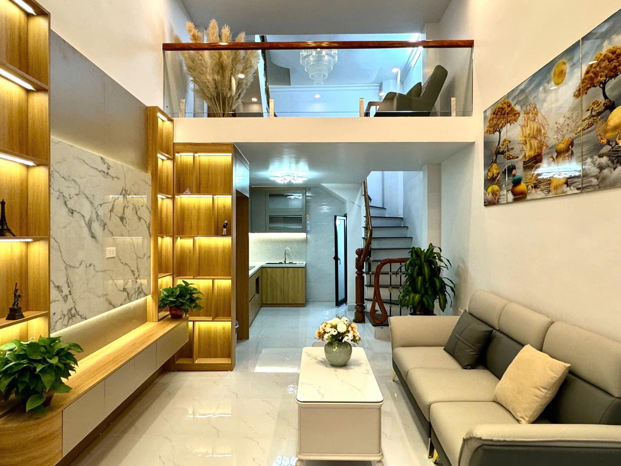 Bán nhà gần phố Khúc Thừa Dụ, Cầu Giấy 45m2, 2 thoáng, ngõ thông, ôtô 10m, tặng nội thất 11 tỷ