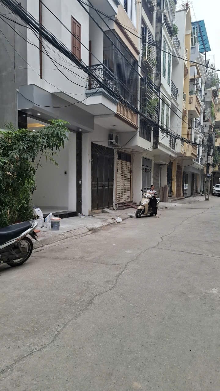 Bán nhà phố Hoàng Quốc Việt, Cầu Giấy, 62m2 ôtô, vỉa hè, phân lô, 2 thoáng, ô chờ thang máy 15 tỷ