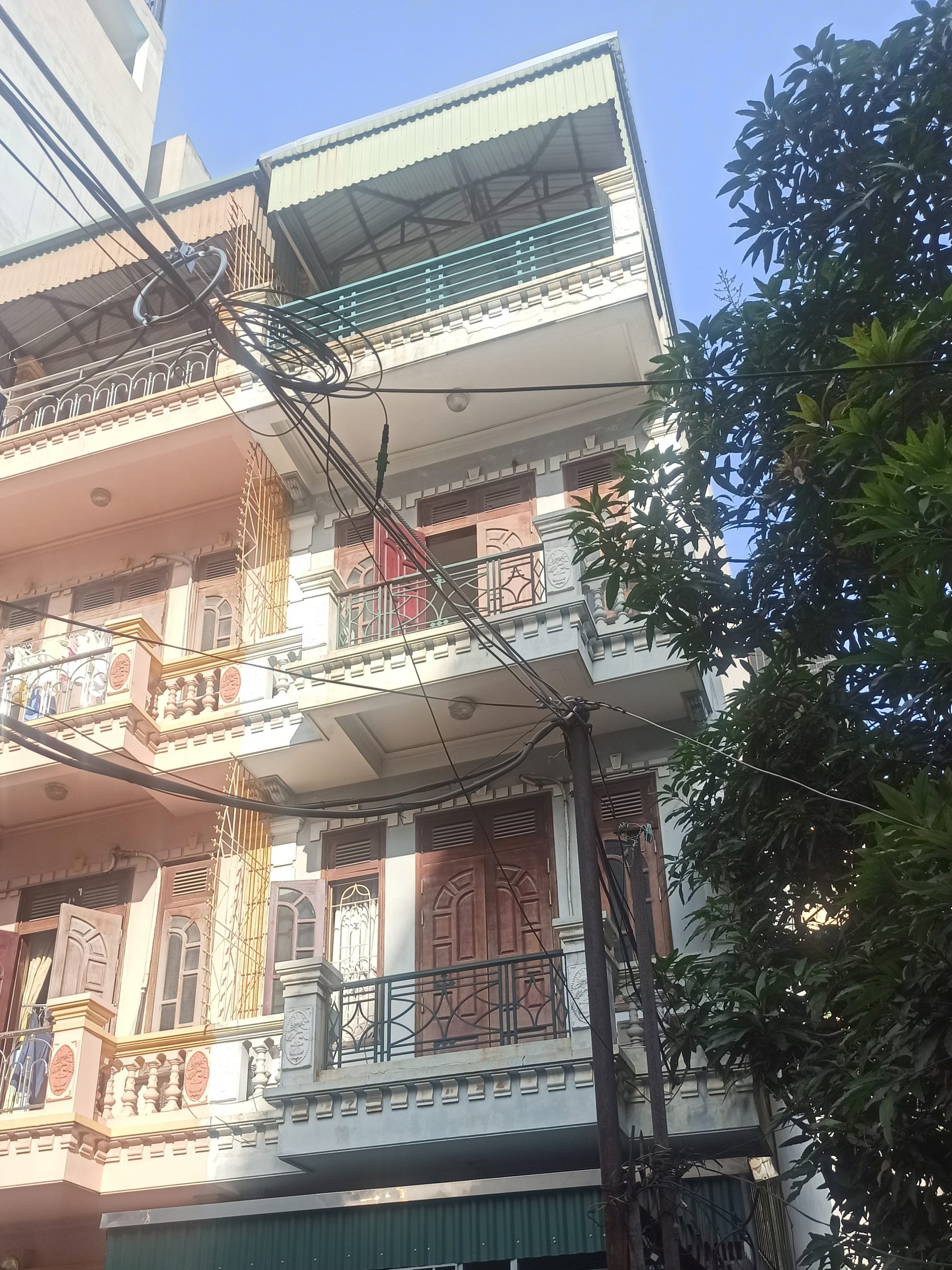 Bán nhà Lạc Long Quân Gần Hồ Tây 52m2 4 tầng 7.95 tỷ (152 triệu/1m2) Lô góc Ở sướng