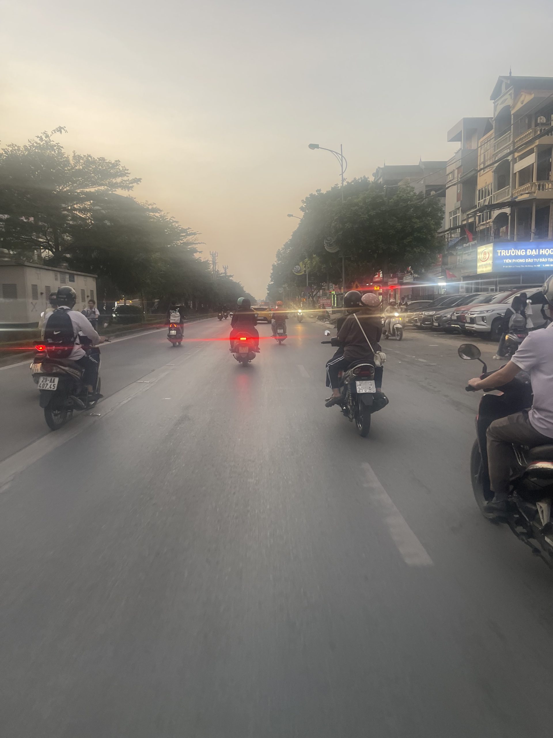 Phân lô, Văn Phú Hà Đông. DT 96m2 x 4 tầng giá 17,5 tỷ. Ô tô tải tránh, kinh doanh văn phòng, thang máy chờ