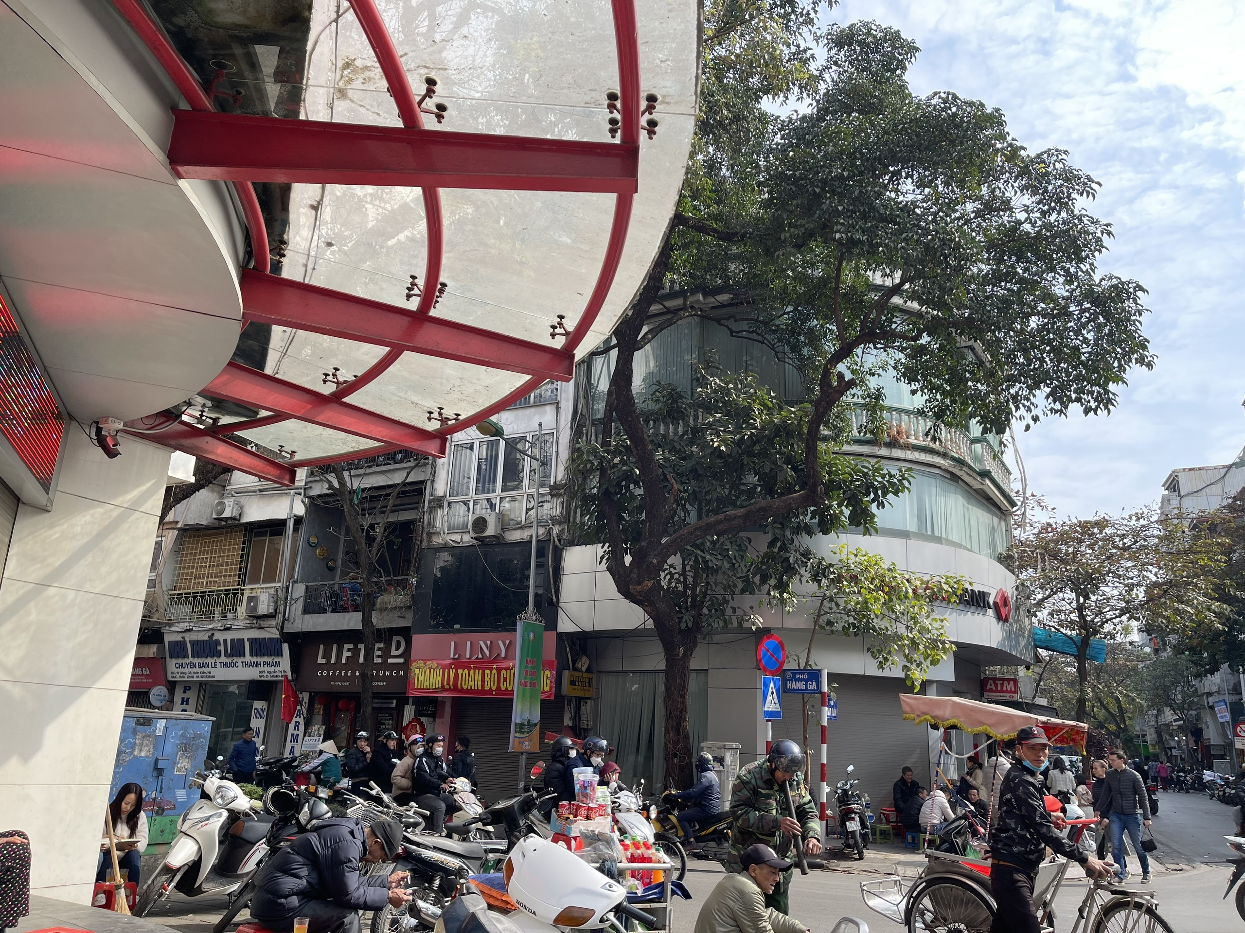 Bán tòa khách sạn sang trọng mặt phố HÀNG GÀ - phố cổ Hoàn Kiếm, 14 tỷ/năm, 107m2 x 11 tầng thang máy, 135 tỷ