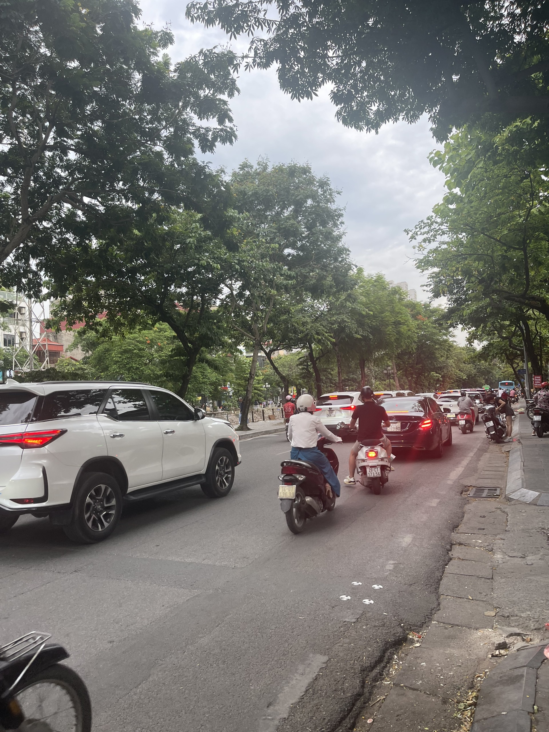 Bán nhà phố KIM NGƯU - Hai Bà Trưng, 15m ra Ô TÔ tránh, xây CCMN, 157m2, 17 tỷ