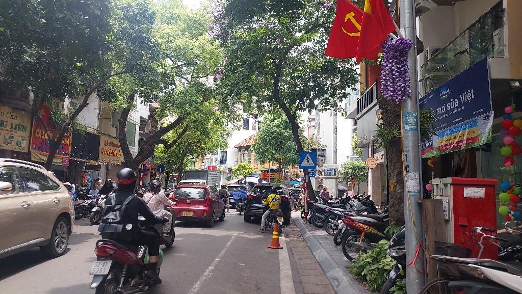 Bán nhà tầng 2 mặt phố Lê Văn Hưu - Hai Bà Trưng, giáp Hoàn Kiếm, 105m2, 23 tỷ