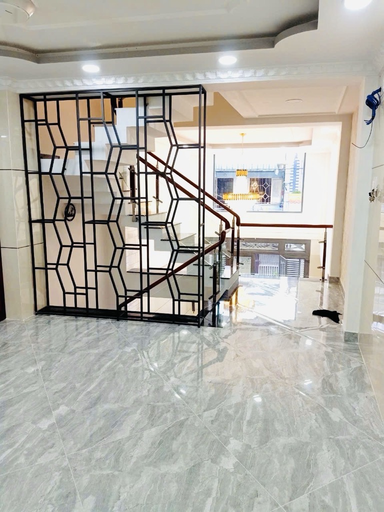 NHÀ SÁT TÊN LỬA, ĐƯỜNG 6M THÔNG HƯƠNG LỘ 2, 57M2, 5 TẦNG 5PN, CHỈ 6 TỶ