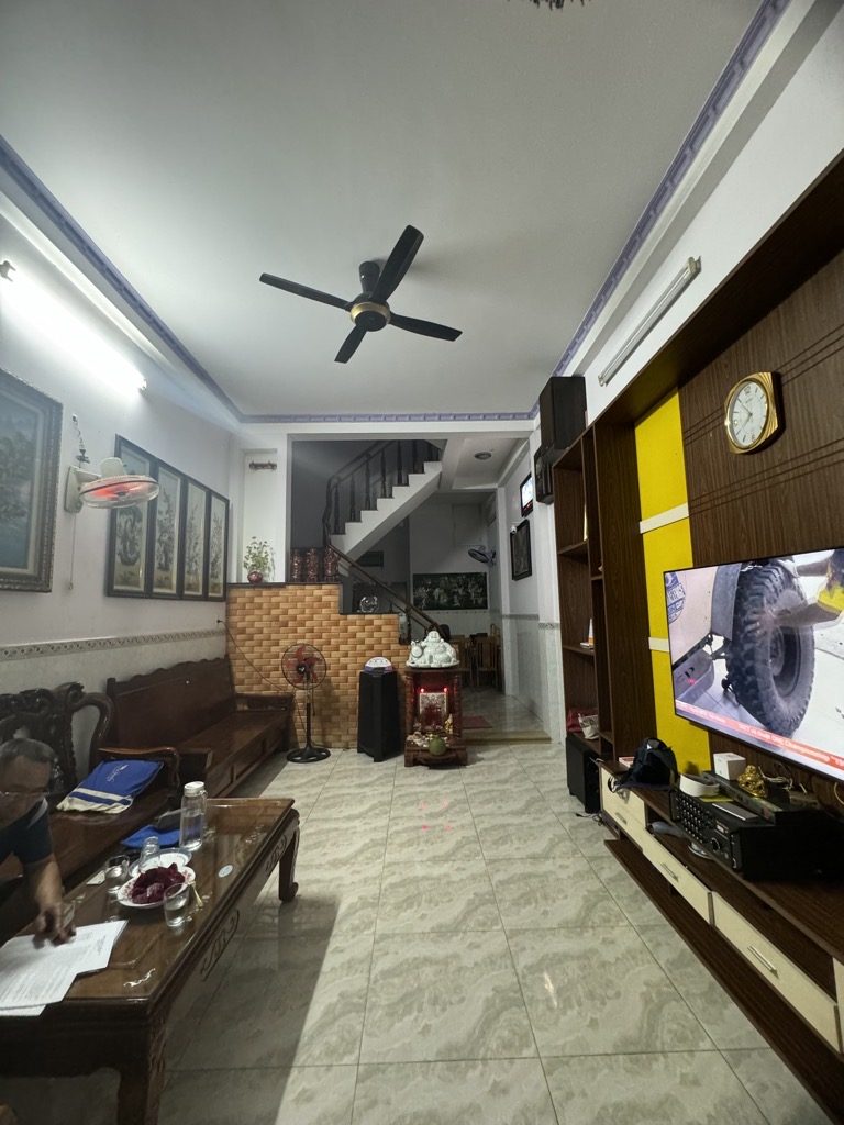 NHÀ TỈNH LỘ 10 - SÁT MẶT TIỀN - 55M2 - 3 TẦNG 3PN - SỔ HOÀN CÔNG ĐỦ GIÁ 4.5 TỶ