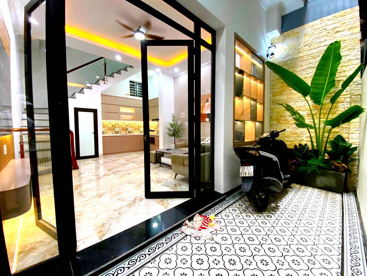 Bán nhà phố Thụy Khuê, quận Tây Hồ, 39m2, 3 tầng, mặt tiền 5m, gần mặt phố, ngõ thẳng, rộng, thoáng sáng, gần Hồ Tây