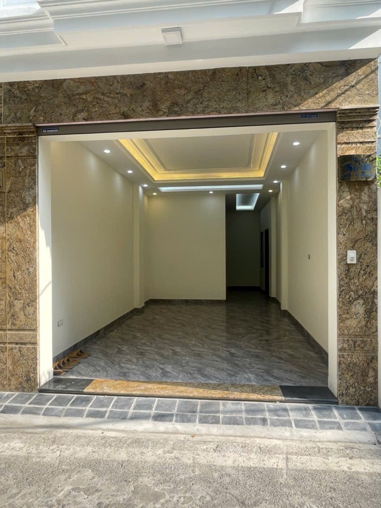 BÁN NHÀ NGUYỄN SƠN 50M2, 5 TẦNG, THANG MÁY , NGÕ THÔNG Ô TÔ VÀO NHÀ ,THANG MÁY - NỘI THẤT HIỆN ĐẠI.