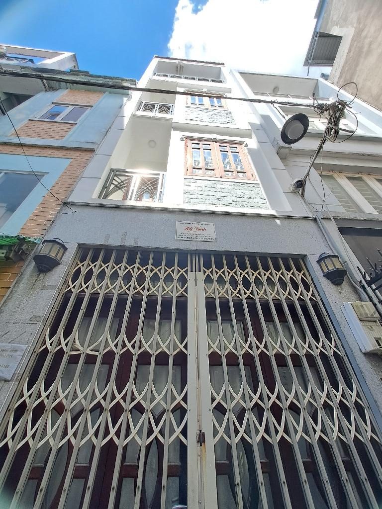 Bán nhà chính chủ quận 10 ngay ngã tư cao thắng . nhà đẹp vào ở ngay . 26m2