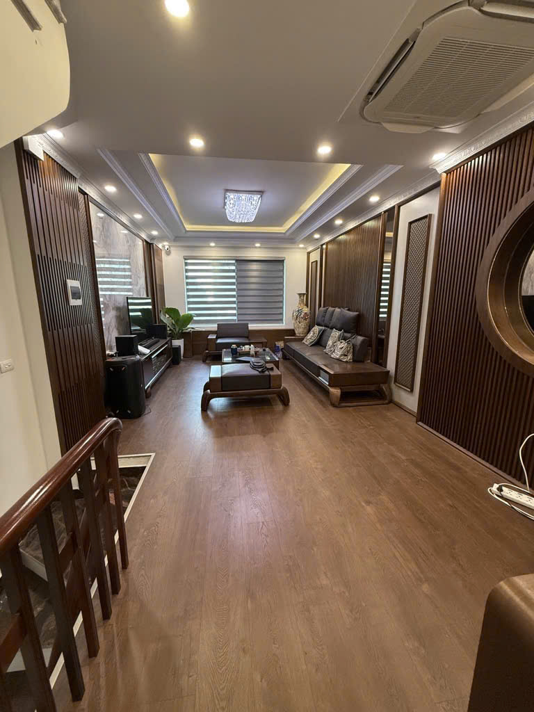 Bán nhà Hoàng Văn Thái 50M/5T , Nội Thất Xịn - Giá 10.8 tỷ