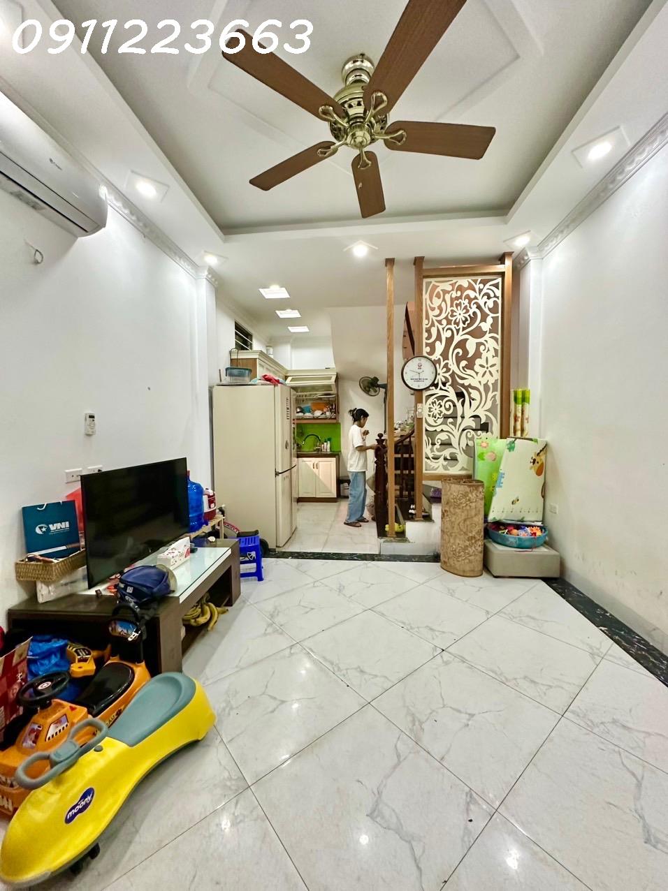 CẦN BÁN NHÀ PHỐ 8/3 LÔ GÓC - KINH DOANH - NHÀ MỚI - KHU HIẾM TẠI HAI BÀ TRƯNG