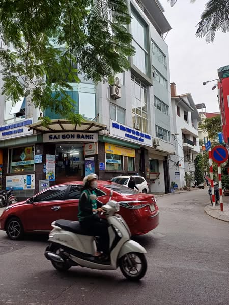 Bán nhà phân lô phố Chùa Láng, quậnĐống Đa 5 tầng, mặt tiền 4m, diện tích 50m2