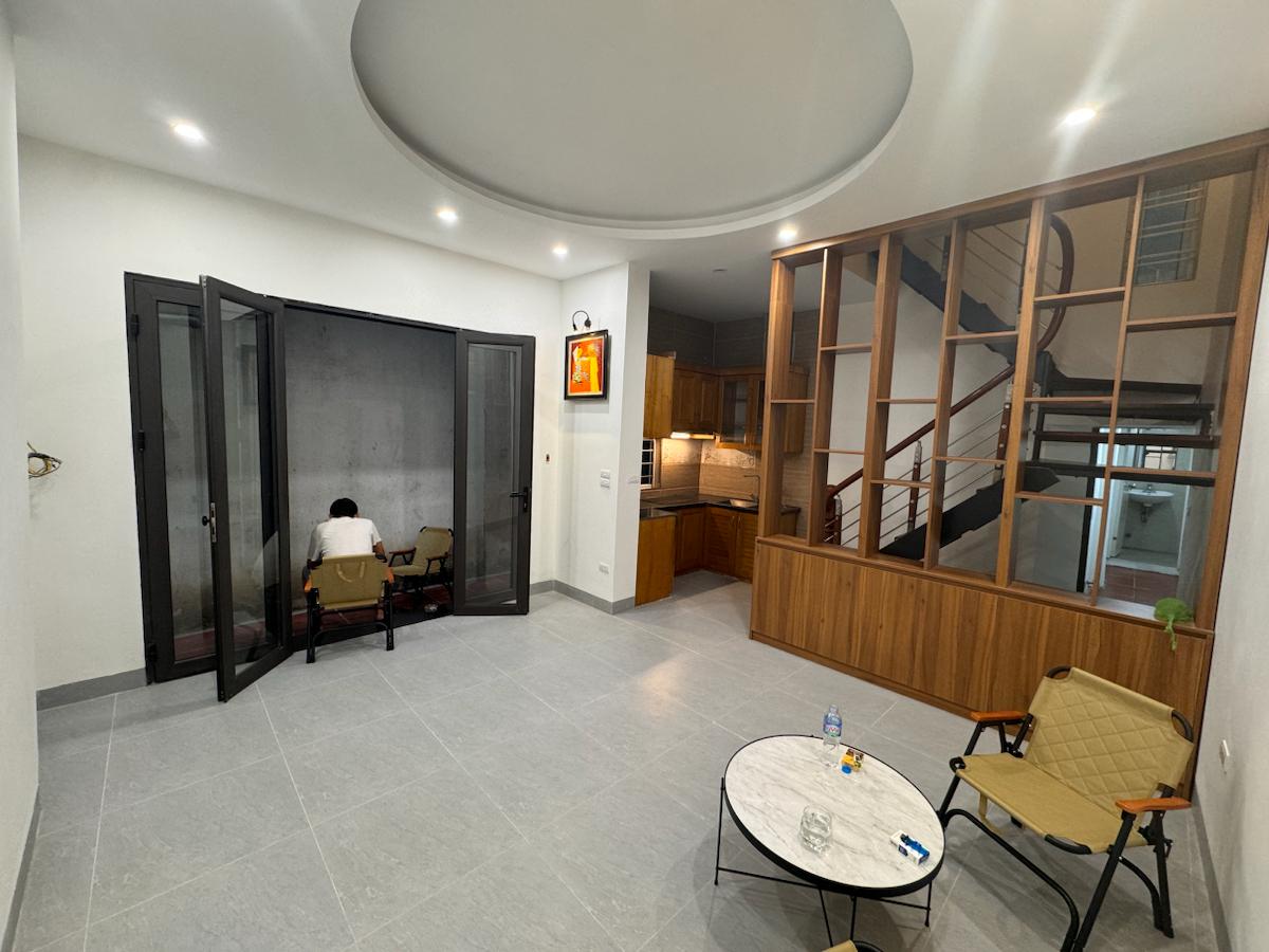 ĐẶNG VĂN NGỮ - ĐỐNG ĐA- 42M2- MT 6M- 15M RA Ô TÔ- NHÀ MỚI Ở NGAY -GẦN HỒ - HƠN 7 TỶ