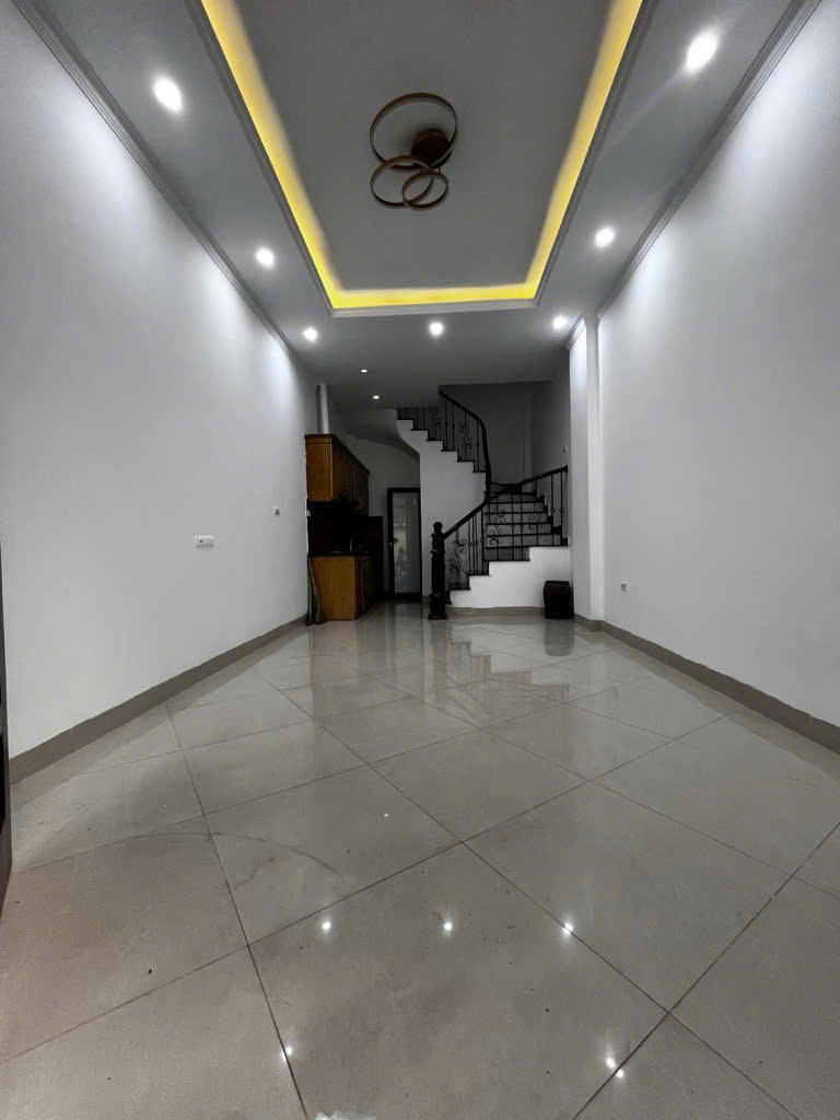 CĂN NHÀ ĐẸP, NGÕ THÔNG, CÁCH 40m RA ĐƯỜNG OTO - KHU VIP GIA THUỴ nhà đẹp, ngõ thông các ngả, tặng lại toàn bộ nội thất