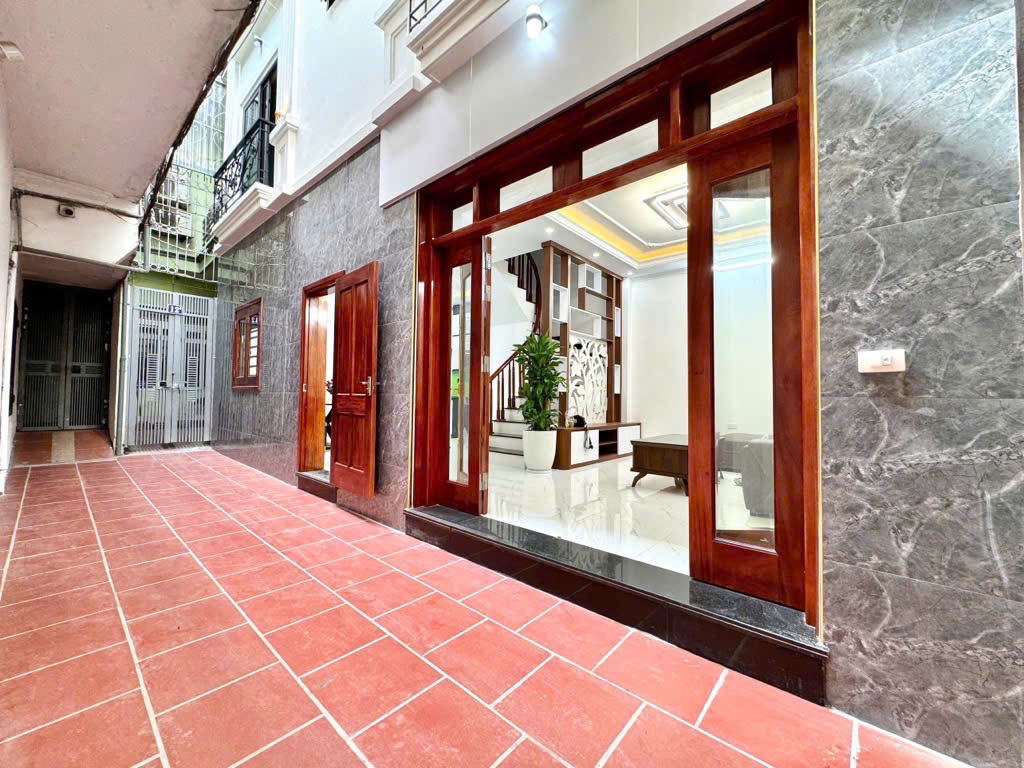 Đăng T.hật! Bán nhà PHỐ NGỌC LÂM – FULL NỘI THẤT SỊN SÒ – Ở NGAY – 42M – 5 TẦNG – 8 TỶ.