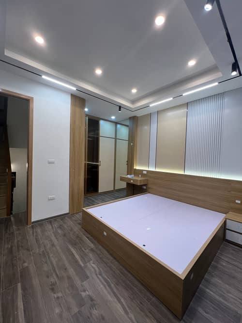 Căn nhà đẹp, tọa lạc tại ngõ thông giữa Lê Trọng Tấn và Hoàng Văn Thái, cách mặt ngõ ô tô tránh chỉ 10m, thuận tiện di