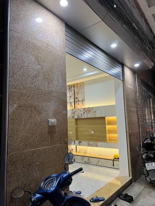 Căn nhà vị trí thuận tiện, cách phố Lê Trọng Tấn vài bước, gần Hoàng Văn Thái, ngõ thoáng, ô tô tránh gần. Giá bán:
