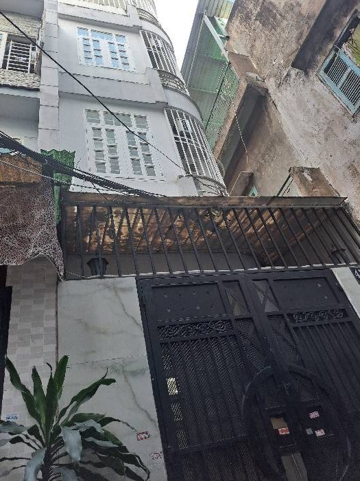 Căn nhà này 4 tầng BTCT 32m2 đường lý thái tổ . ở gần cần vượt nguyễn tri phương .