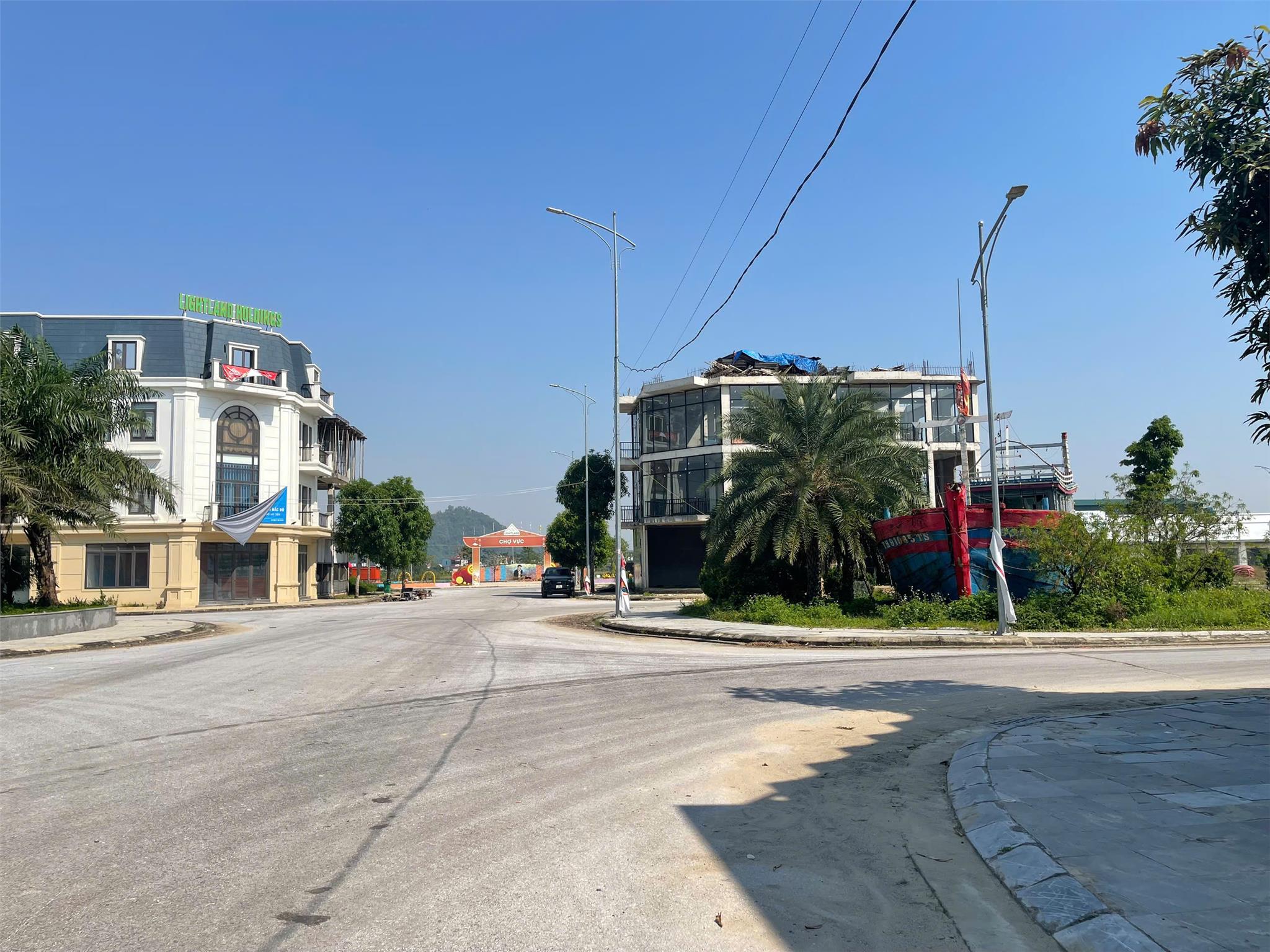 ĐẤT NỀN SỔ ĐỎ VEN BIỂN HẢI TIẾN. XÂY TỰ DO. LH: 0966343969