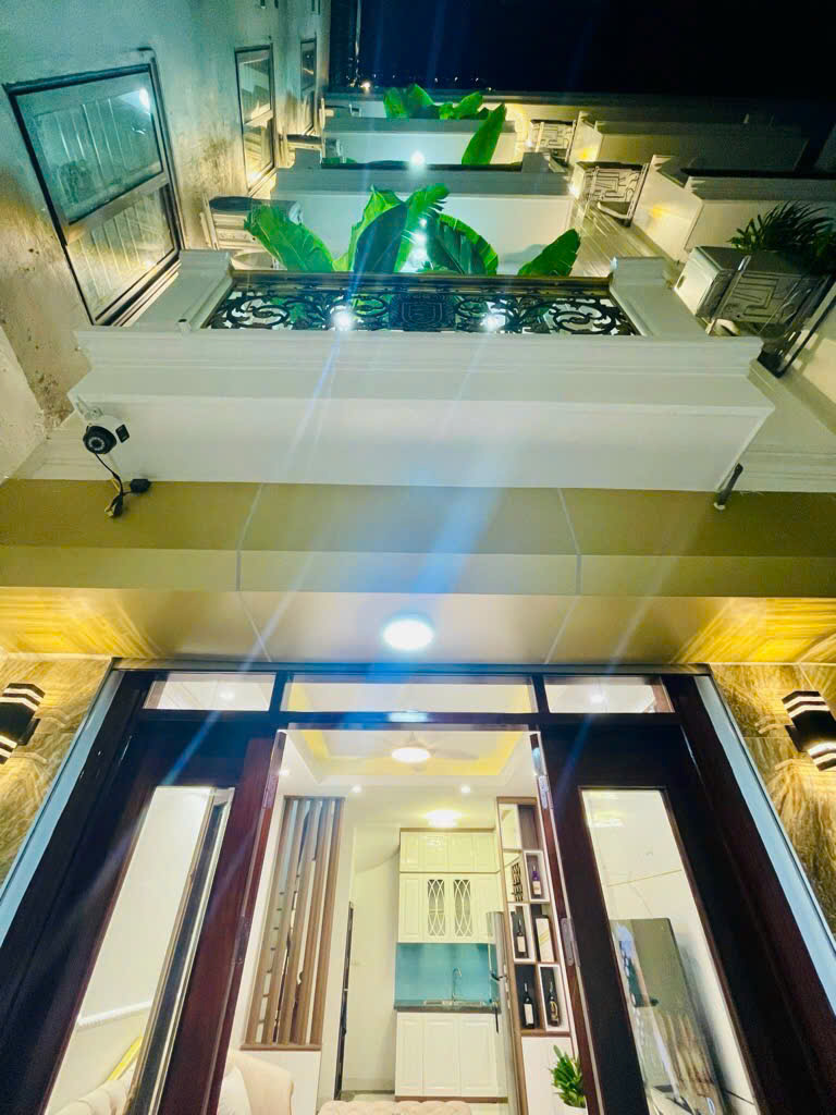 SIÊU PHẨM HOA HẬU CỔ LINH LONG BIÊN 45M x 5 TẦNG, HƠN 11.6 TỶ ( CÒN BỚT )SỞ HỮU NGAY EM NHÀ ĐẸP LONG LANH ĐẤT