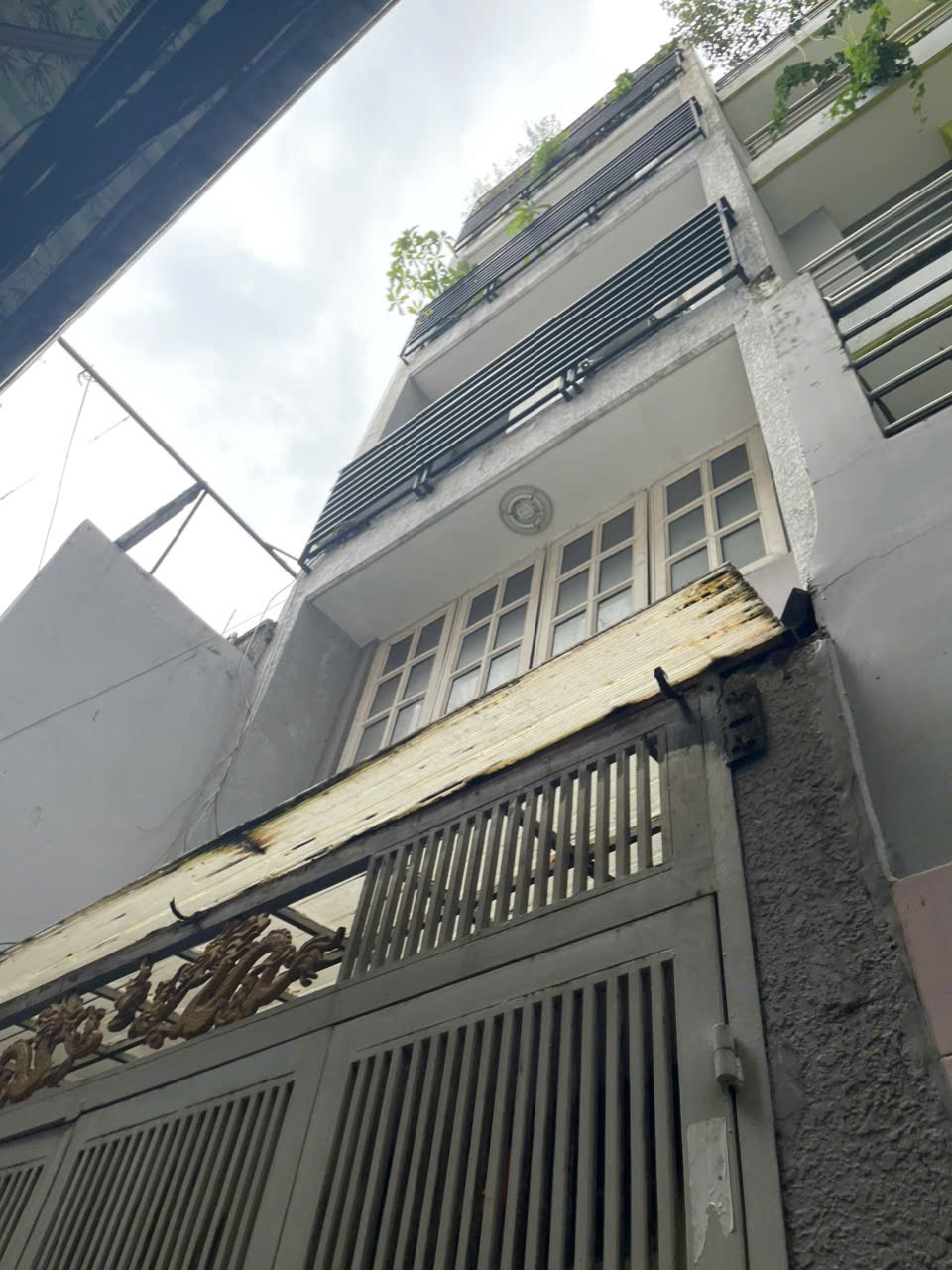 NHÀ ĐẸP HẺM 1/ ĐƯỜNG HOÀ HẢO -5 TẦNG CÁCH 10 CĂN RA MẶT TIỀN ĐƯỜNG - 5 TẦNG BTCT - SỔ NỞ HẬU TÀI LỘC