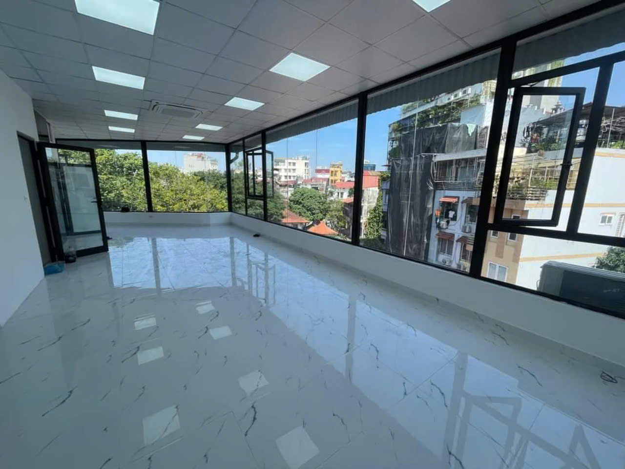 19,68 tỷ nhà KIM MÃ 87m 4tầng Mt10m NHÀ ĐẸP - THANG MÁY - Ô TÔ VÀO NHÀ-THANG MÁY - VĂN PHÒNG